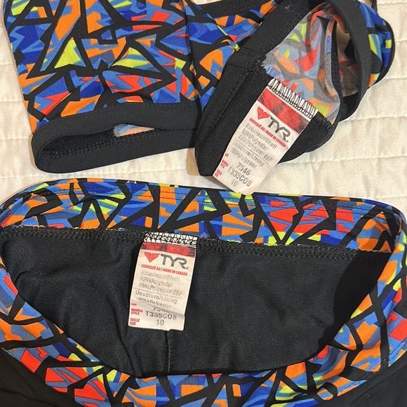 TYR Girls Boyshort Bikini Sz 10 multi-colour - Picture 3 of 4